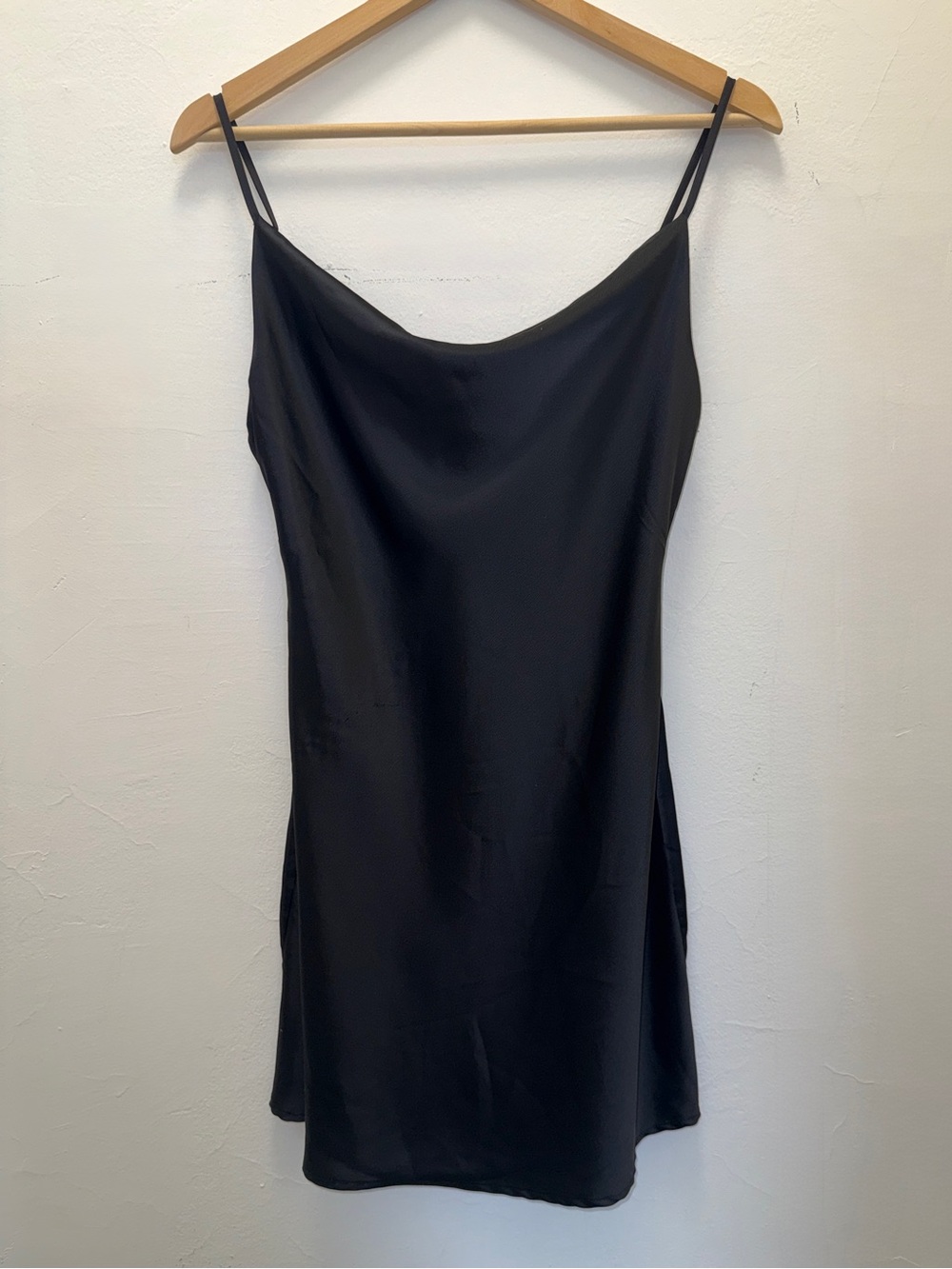 Urban Outfitters Mallory Cowl Slip Dress | Black | Size M